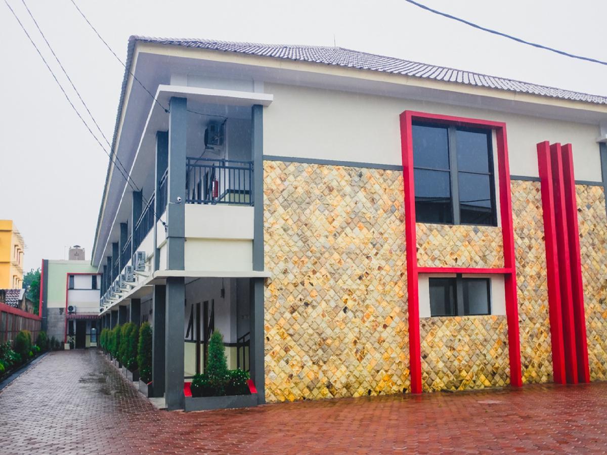 Reddoorz Plus @ Helvetia Medan Exteriör bild