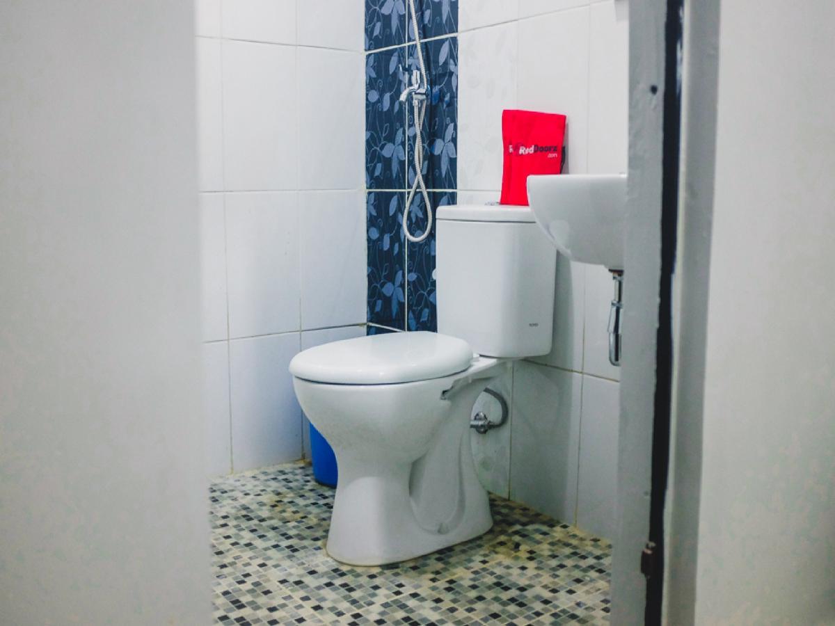 Reddoorz Plus @ Helvetia Medan Exteriör bild