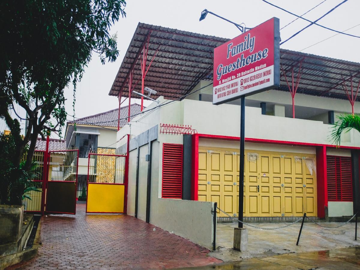 Reddoorz Plus @ Helvetia Medan Exteriör bild