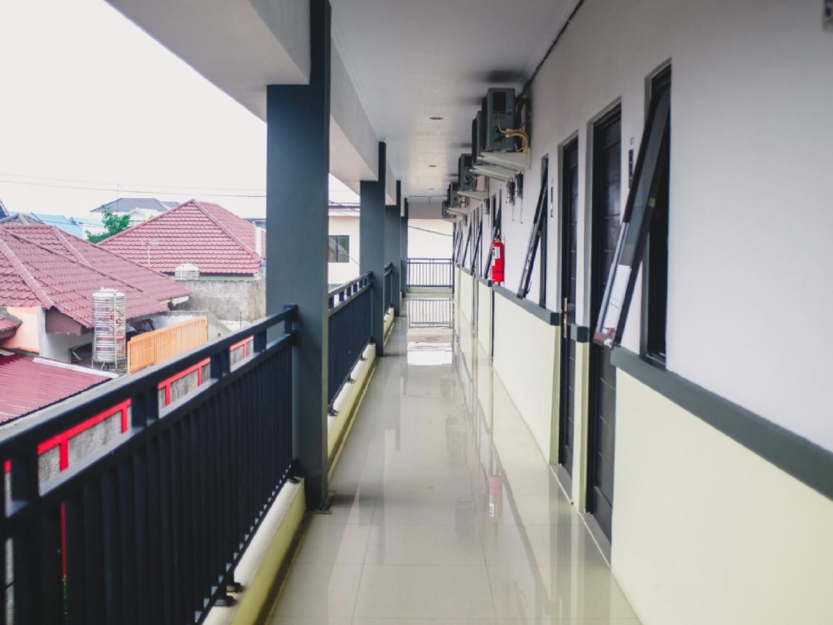 Reddoorz Plus @ Helvetia Medan Exteriör bild