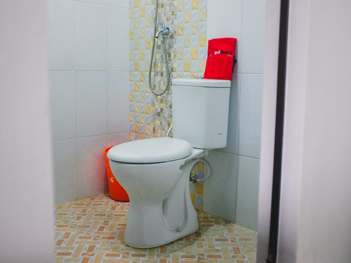 Reddoorz Plus @ Helvetia Medan Exteriör bild