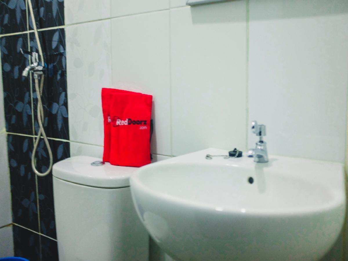 Reddoorz Plus @ Helvetia Medan Exteriör bild