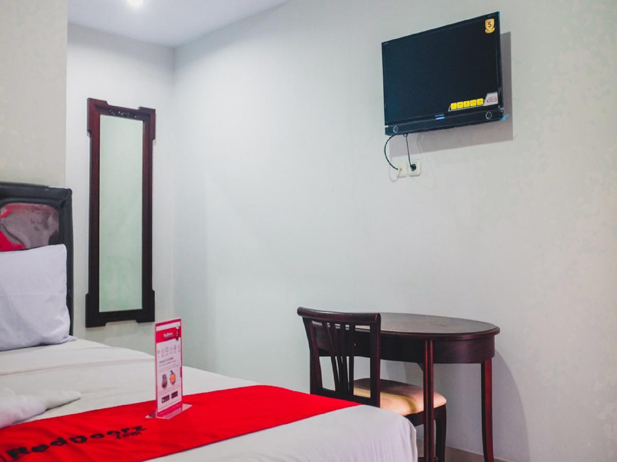 Reddoorz Plus @ Helvetia Medan Exteriör bild